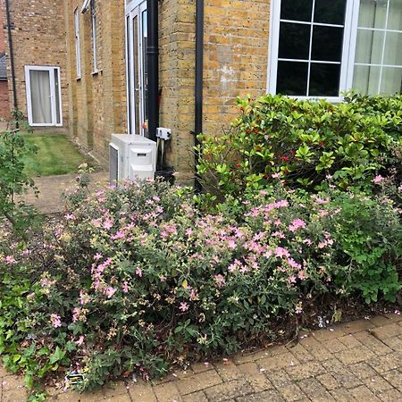 Spacious King Room With Private Entrance - Near Emirates And Camden And King'S Cross - 5 Min To Tube Finchley Eksteriør billede