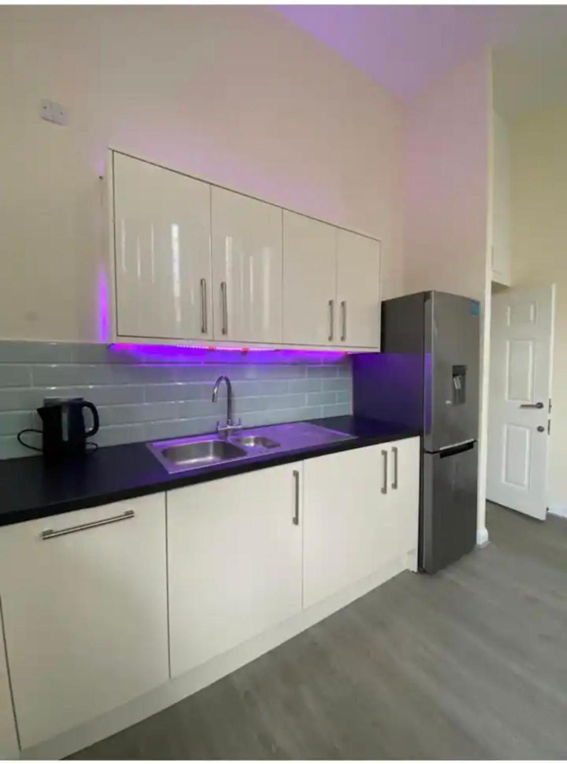 Spacious King Room With Private Entrance - Near Emirates And Camden And King'S Cross - 5 Min To Tube Finchley Eksteriør billede