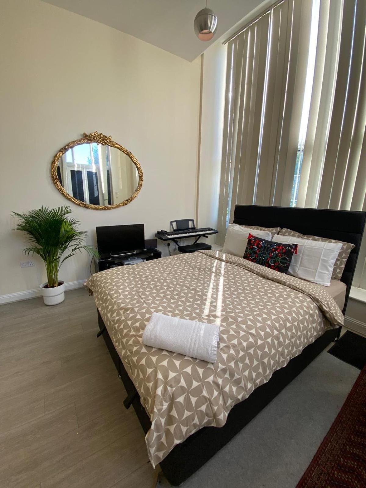 Spacious King Room With Private Entrance - Near Emirates And Camden And King'S Cross - 5 Min To Tube Finchley Eksteriør billede