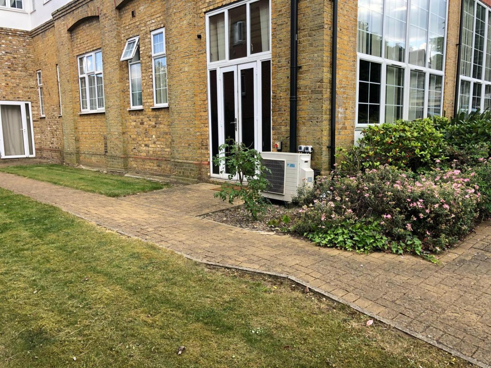 Spacious King Room With Private Entrance - Near Emirates And Camden And King'S Cross - 5 Min To Tube Finchley Eksteriør billede